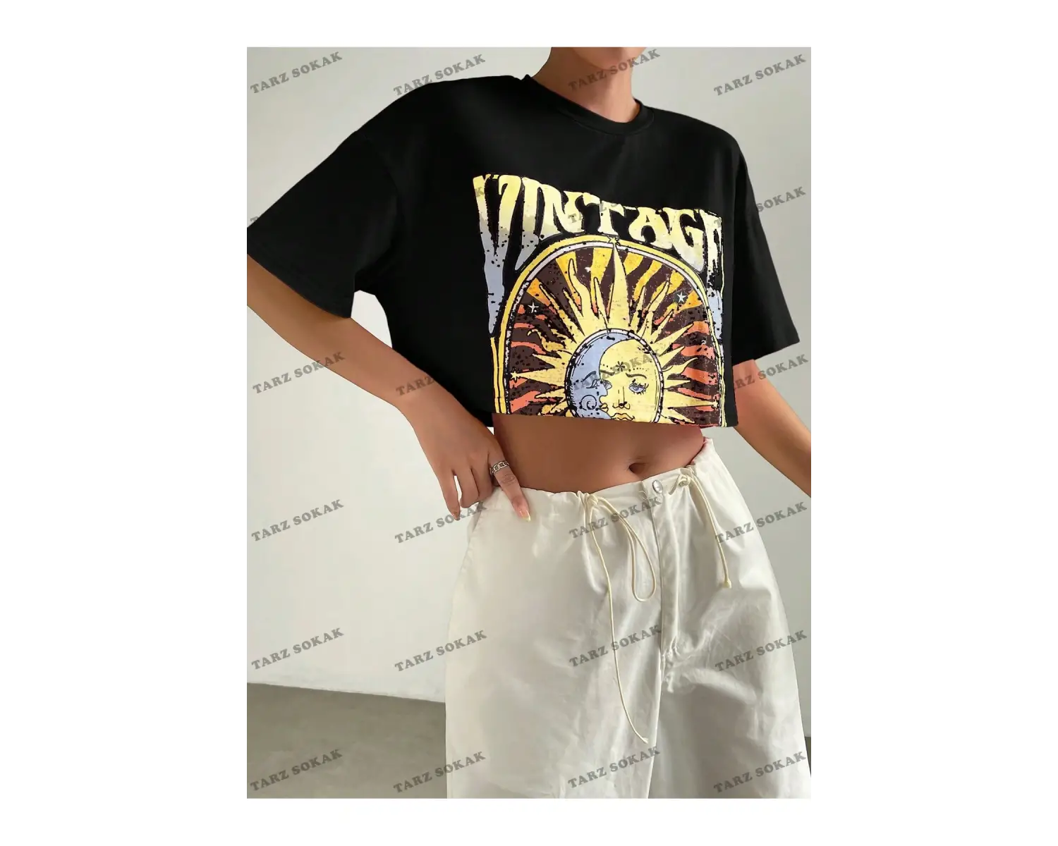 Crop CKOD-232913 Sun & Letter Grafikli Düşük Omuz Kısa