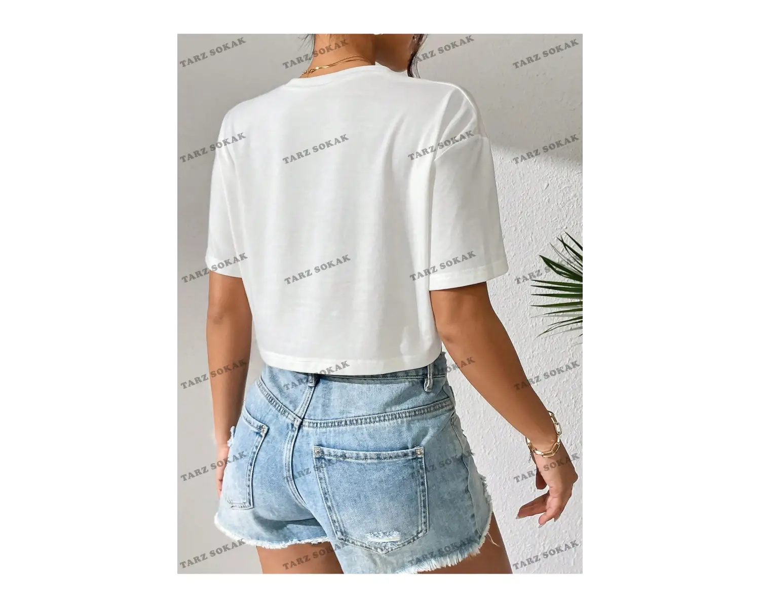 Crop CKOD-232913 Tropikal ve Harf Grafikli Düşük Omuz