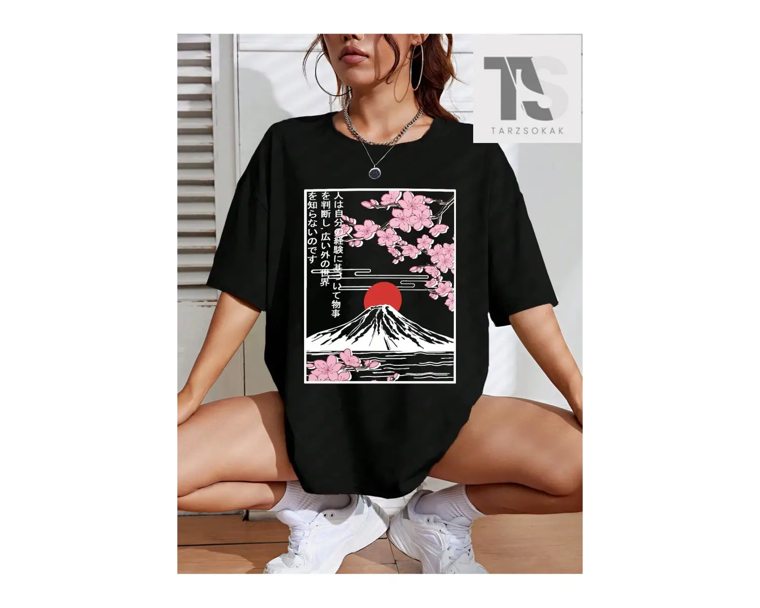 Dağ ve Çiçek Desenli Düşük Omuz Tişört