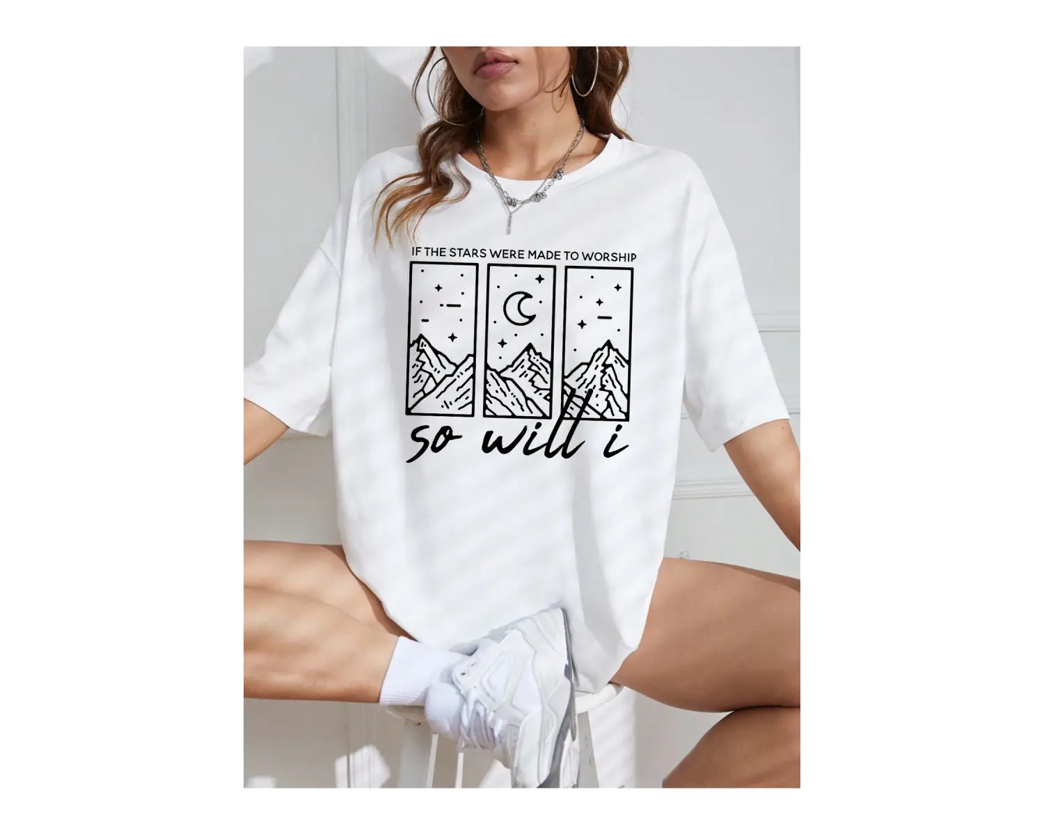 Dağ ve Harf Grafikli Düşük Omuz Tişört