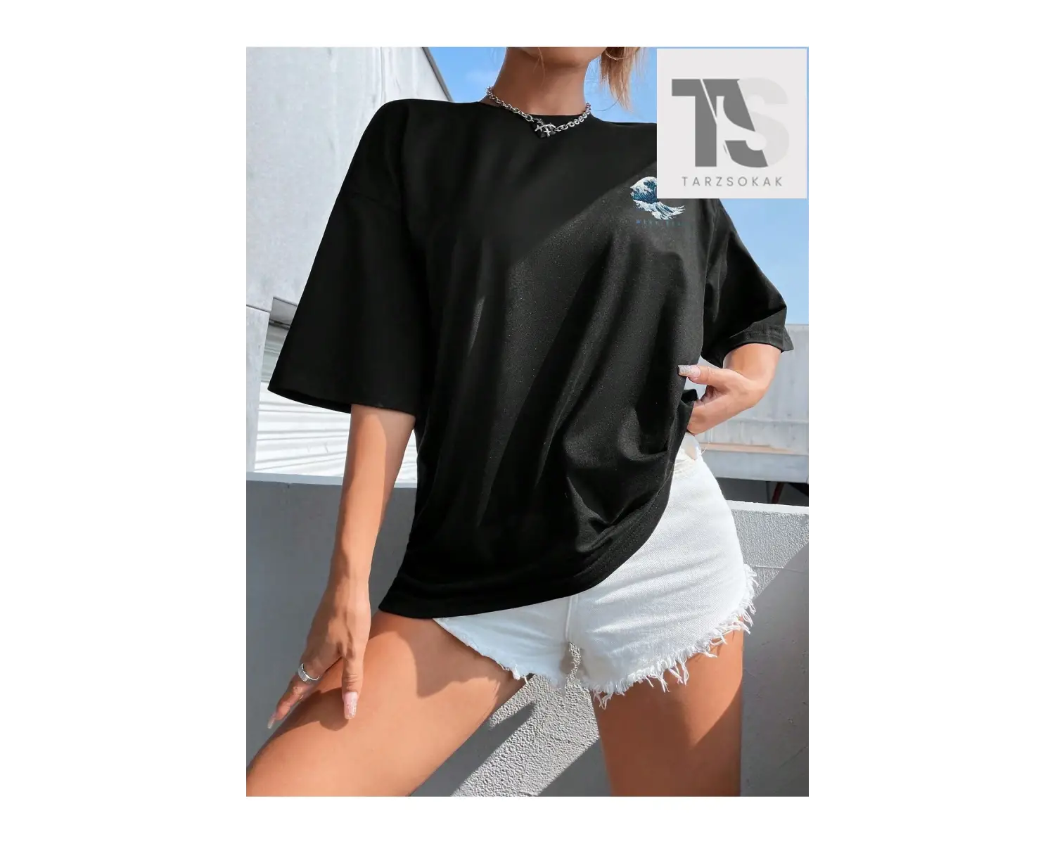 Dalga ve Slogan Grafikli Düşük Omuzlu Tişört