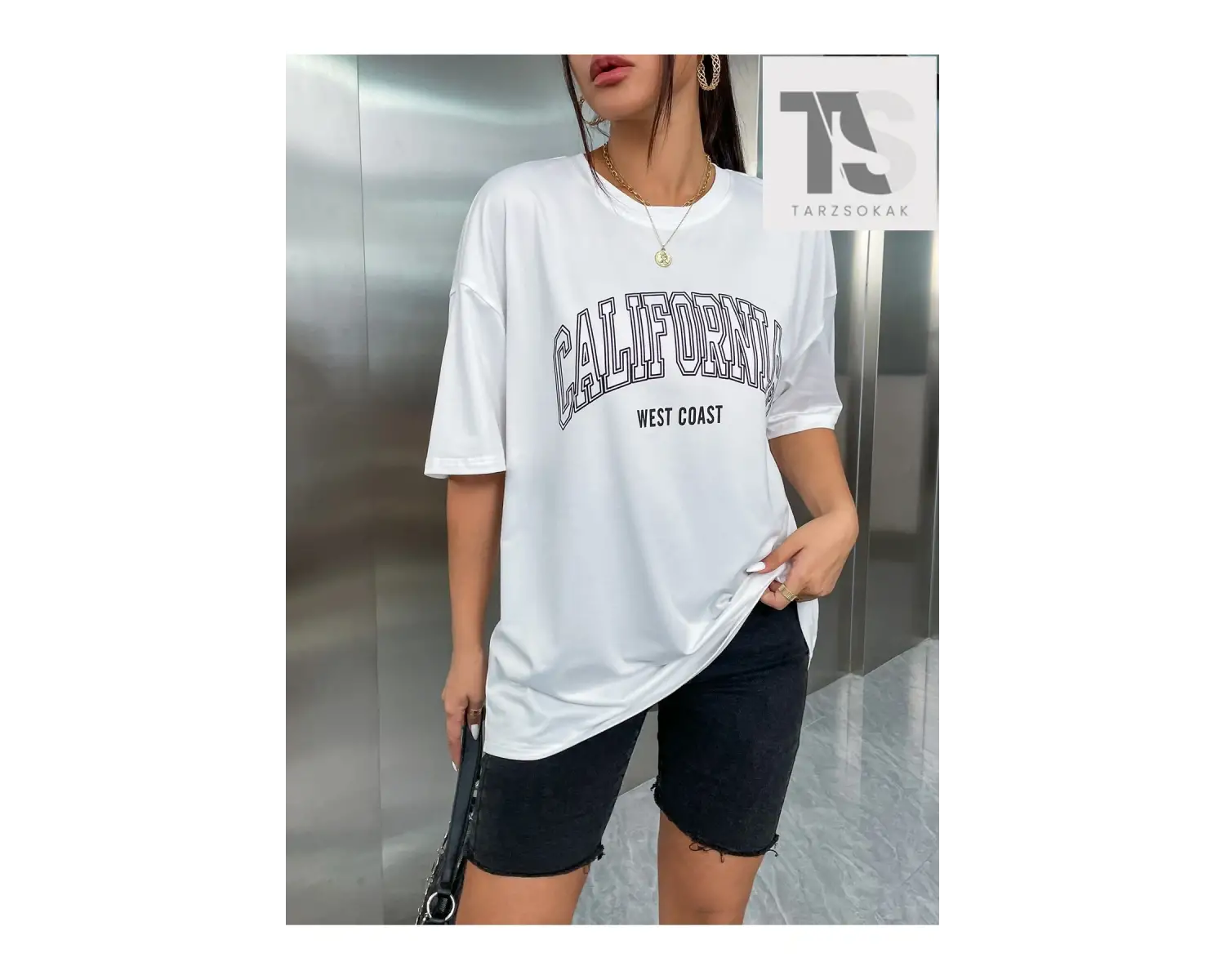 Damla Omuz Harfli Grafik Tişört