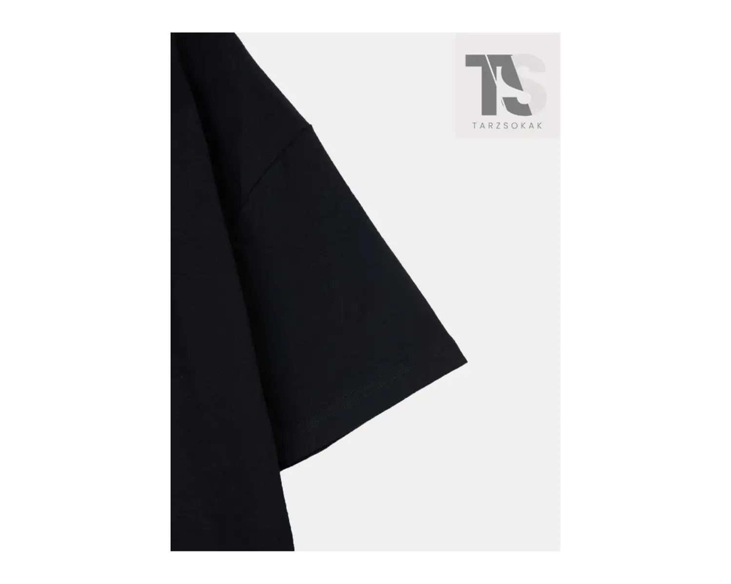 Damla Omuz Harfli Grafik Tişört