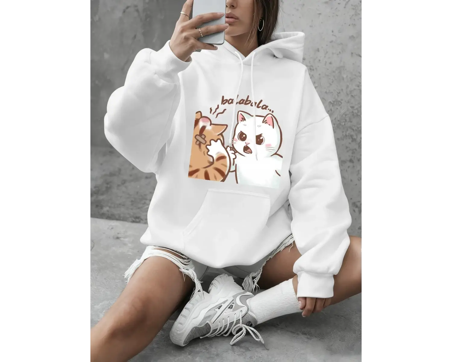 Eğlenceli İki Kedi Kavga Ediyor Baskılı Kapüşonlu Üst Kadınlar Kışlık Polar Sıcak Sweatshirt