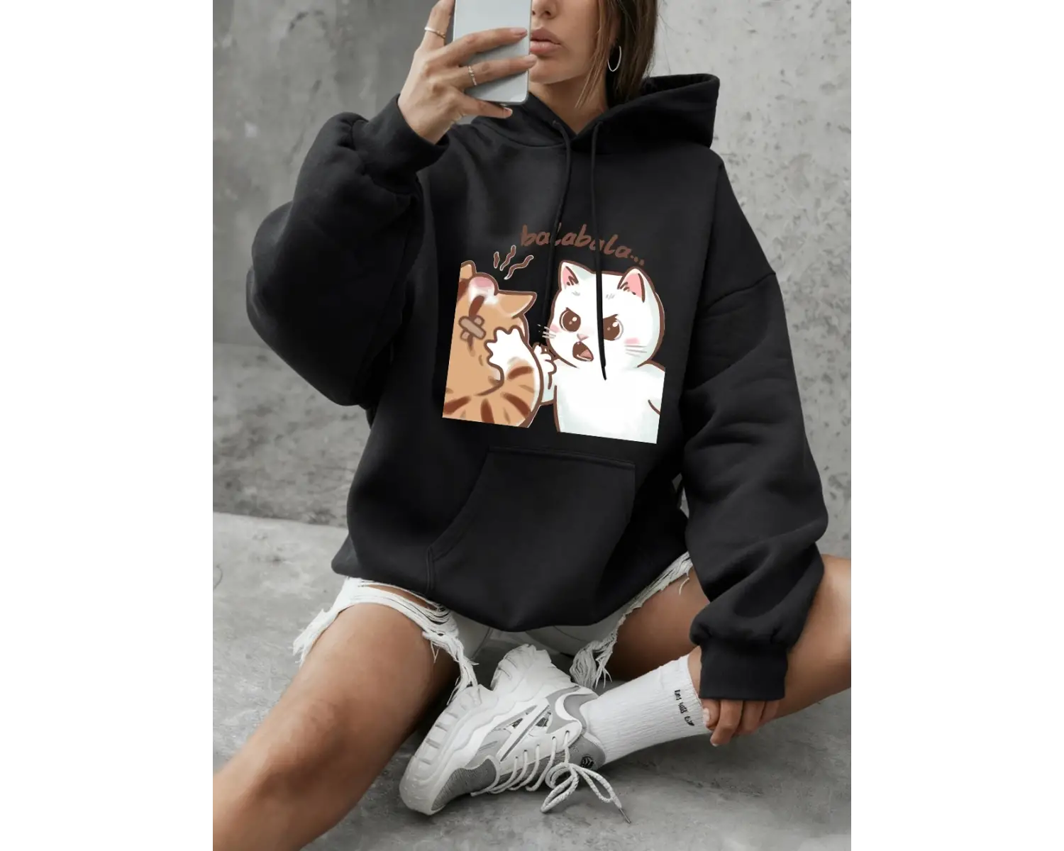 Eğlenceli İki Kedi Kavga Ediyor Baskılı Kapüşonlu Üst Kadınlar Kışlık Polar Sıcak Sweatshirt