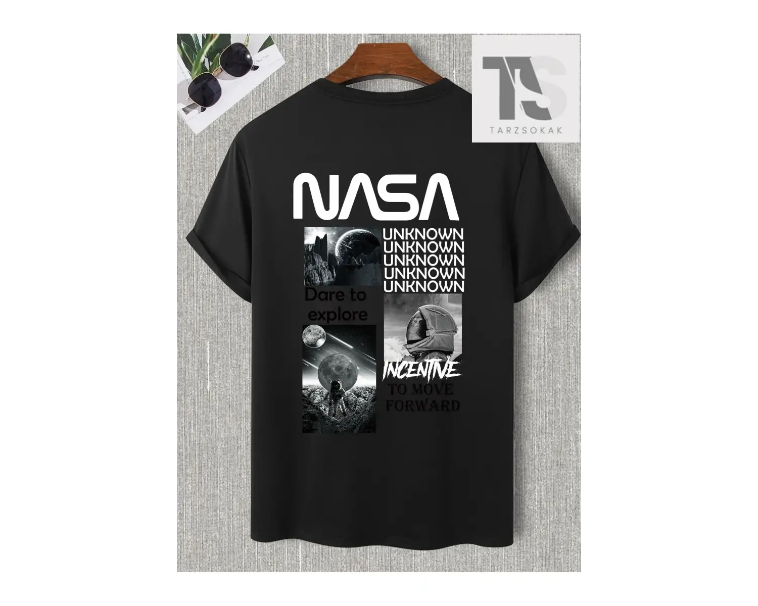 Erkek Astronot ve Slogan Grafikli Düşük Omuz Tişörtü