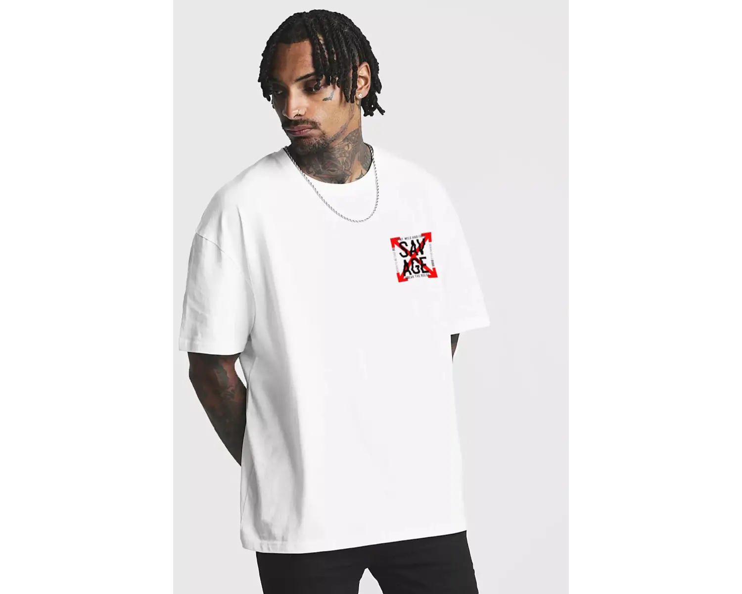 Erkek Beyaz Oversize Savage Baskılı T-shirt