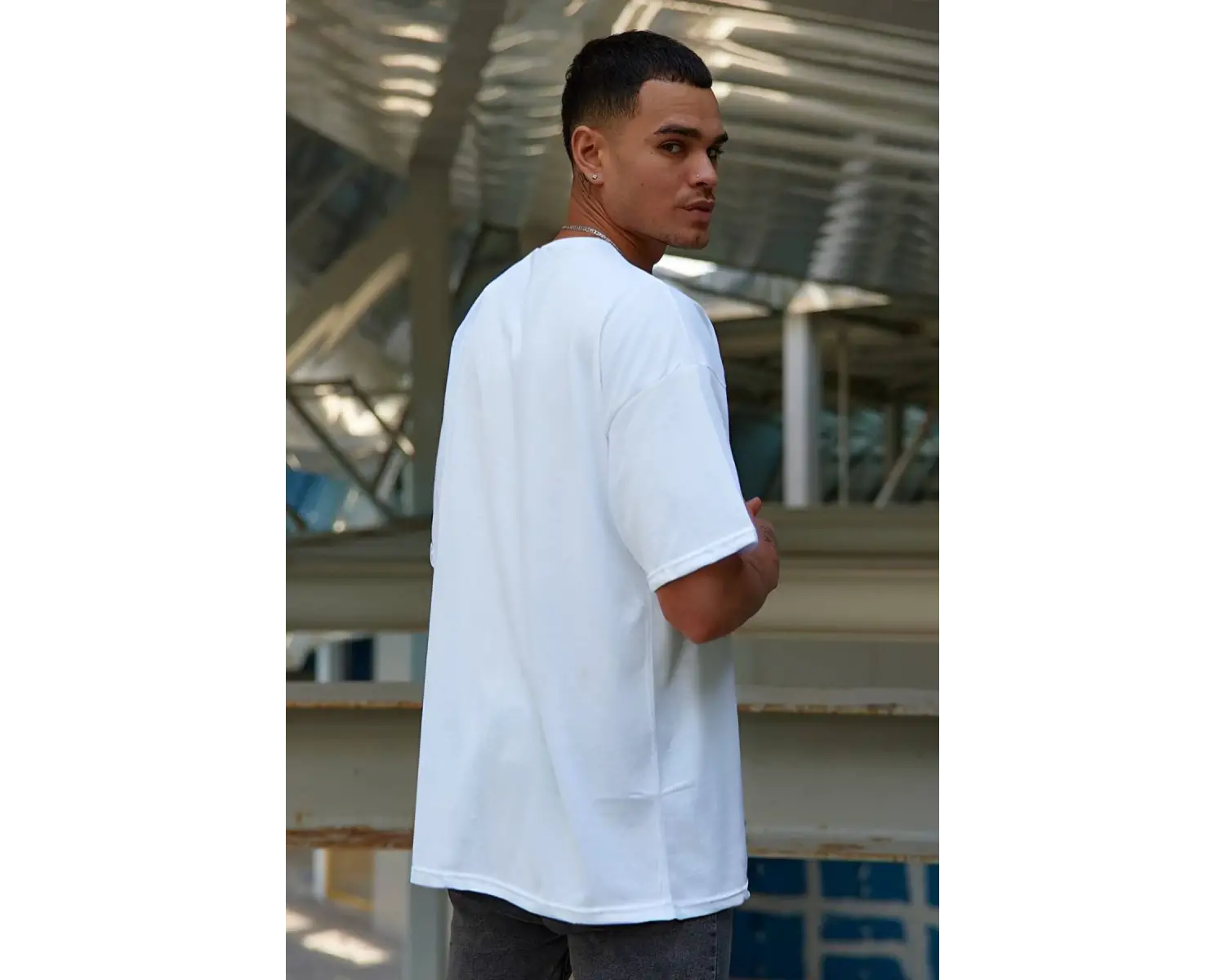 Erkek Beyaz Regular Fit Kısa Kollu Bol Kesim Pamuklu Bisiklet