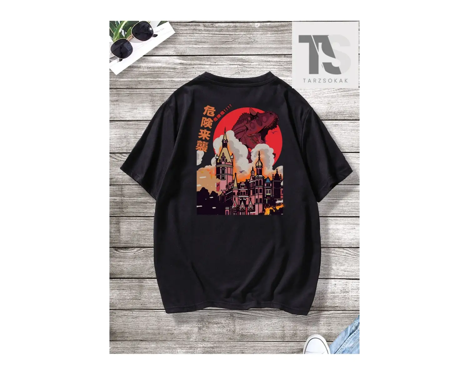 Erkek Binası ve Japonca Harf Grafikli Tişört