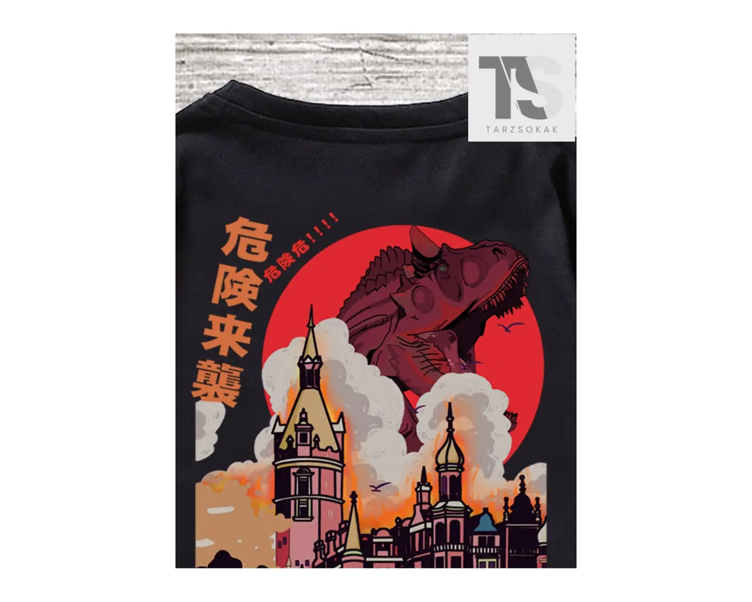 Erkek Binası ve Japonca Harf Grafikli Tişört