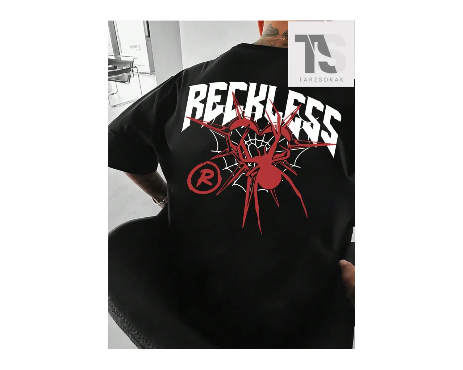 Erkek Göz ve Harf Baskılı Yuvarlak Yaka Tişört