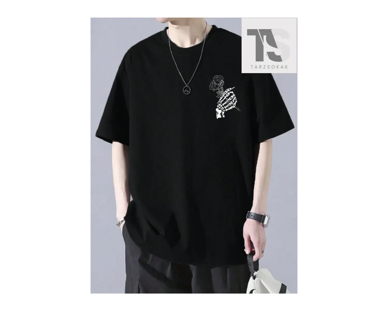 Erkek Kafatası El ve Harf Baskılı Tişört