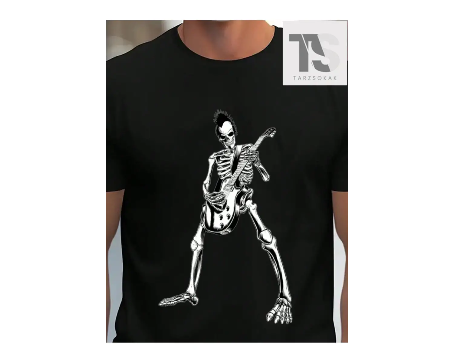 Erkek Kafatası ve Harf Desenli Baskılı Tişört