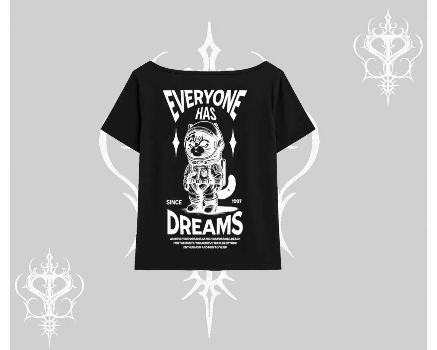 Everyone Has Dreams Yazılı Astronot Kedi Arka Baskılı Kayık Yaka Tshirt