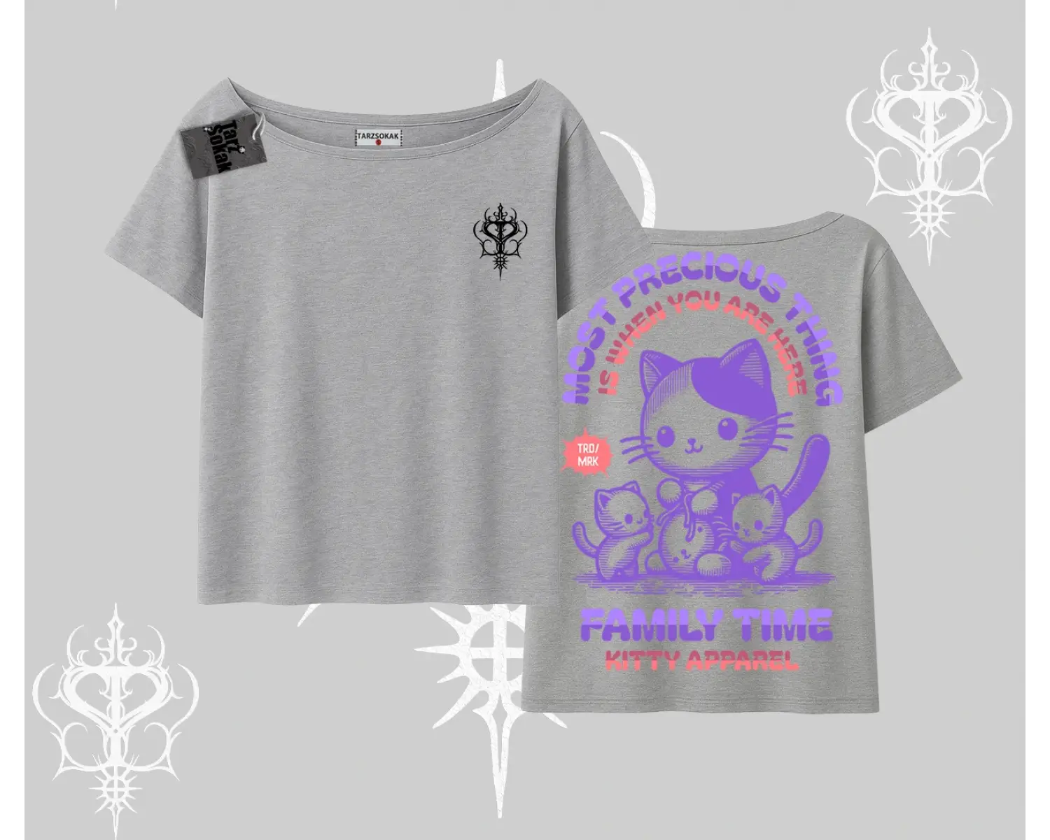 Family Time Yazılı Sevimli Anne Kedi Arka Baskılı Kayık Yaka Tshirt