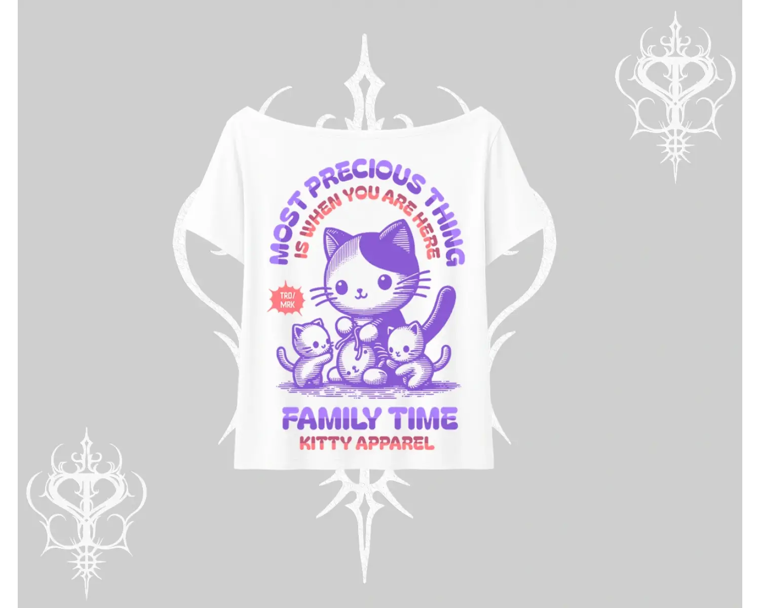 Family Time Yazılı Sevimli Anne Kedi Arka Baskılı Kayık Yaka Tshirt