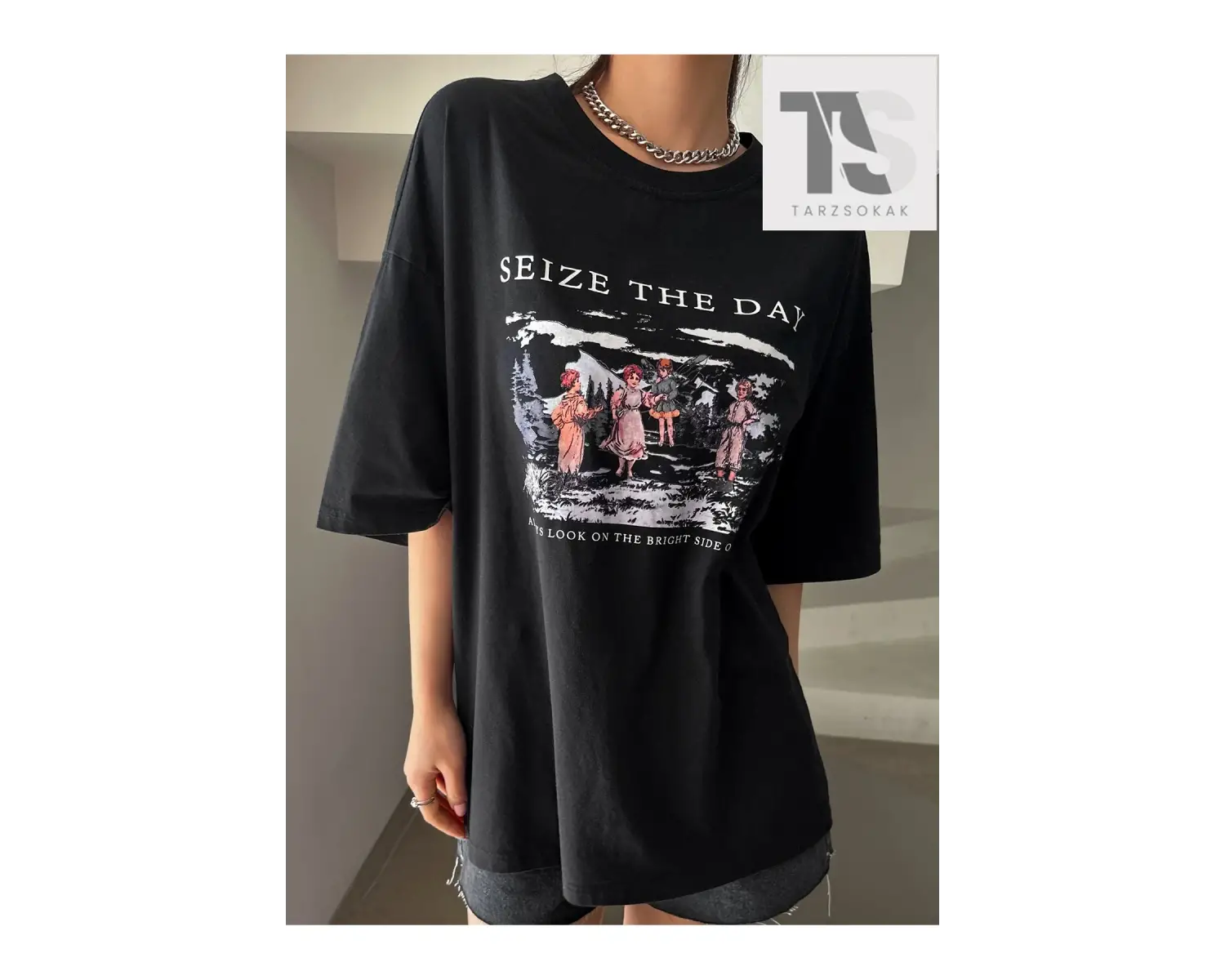 Figür & Slogan Grafikli Düşük Omuzlu Tişört