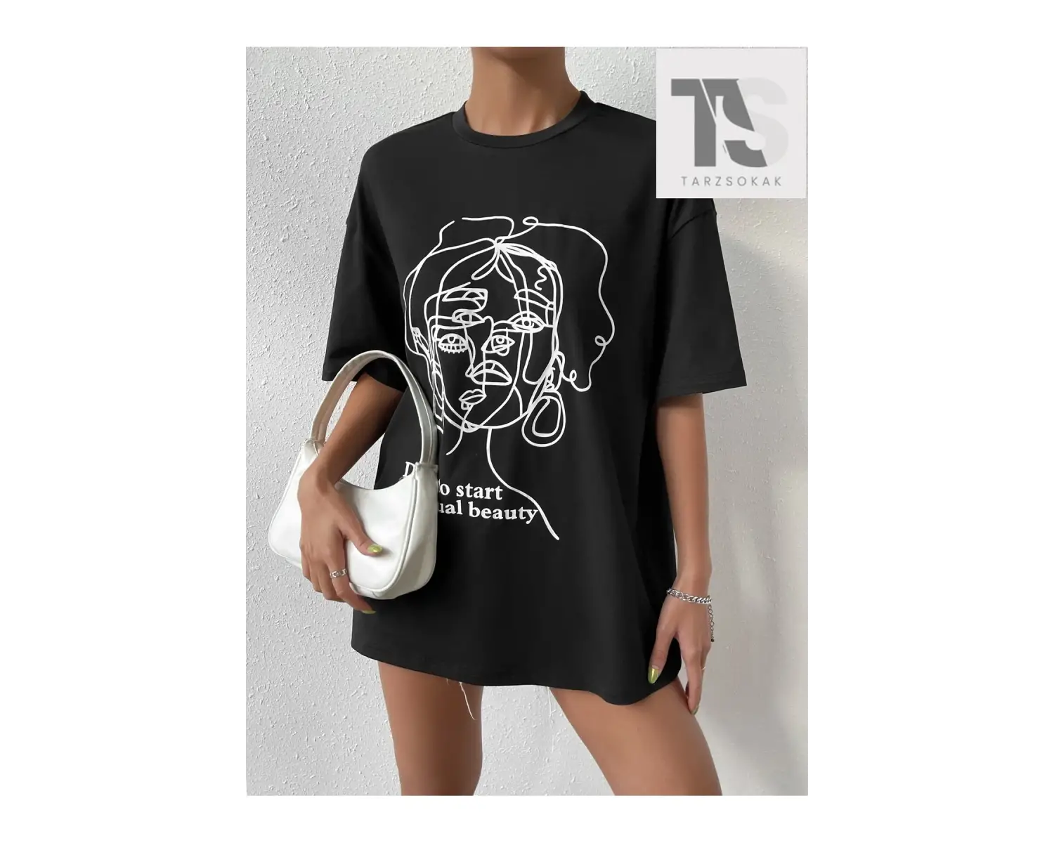 Figür ve Slogan Grafikli Düşük Omuzlu Tişört