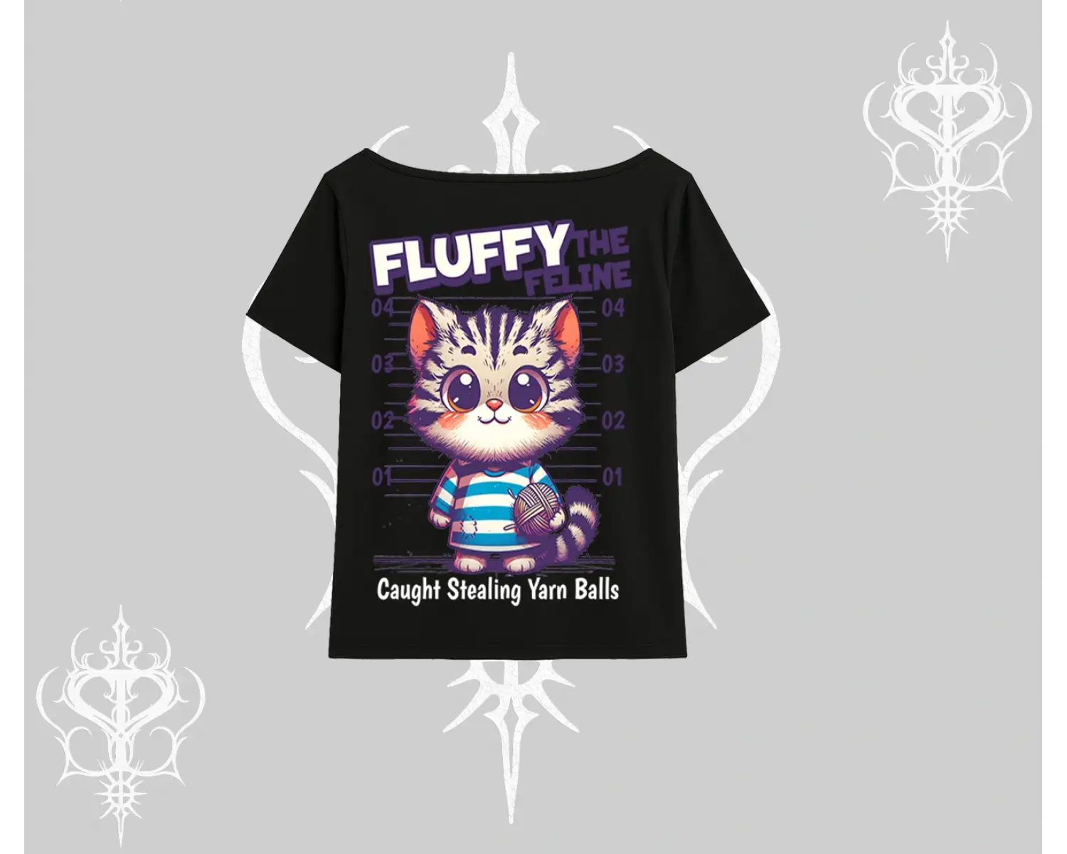 Fluffy The Feline Yazılı Sevimli Kedi Arka Baskılı Kayık Yaka Tshirt
