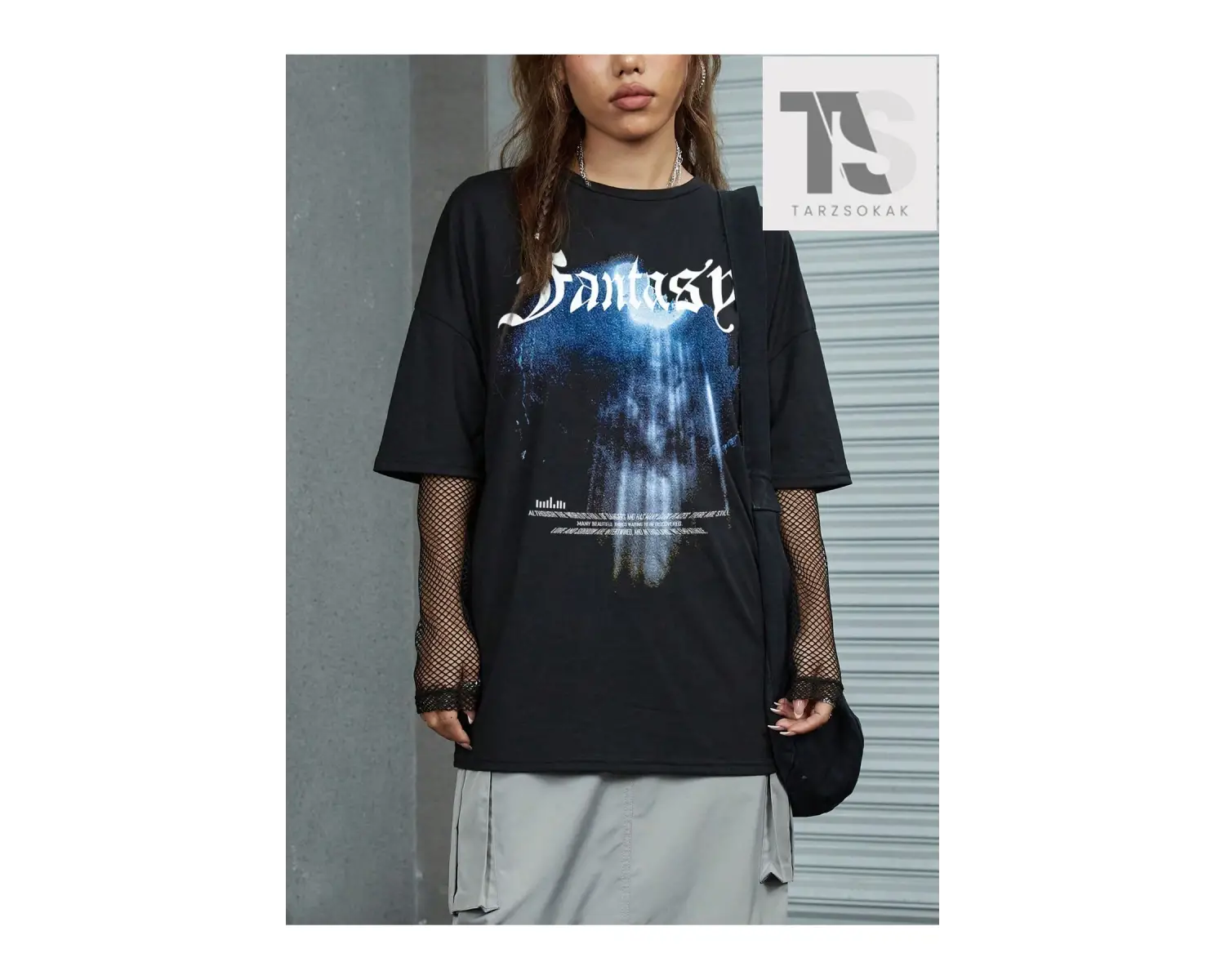 Goth Harfli Grafik Düşük Omuzlu Tişört