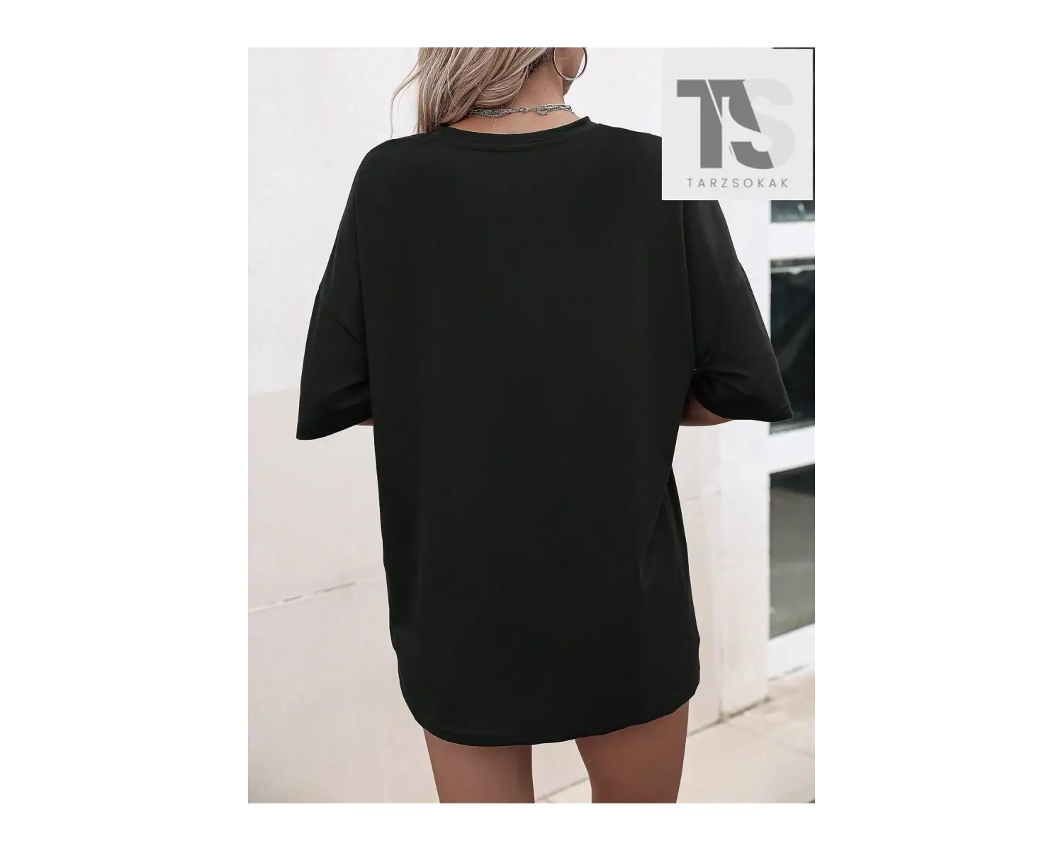 Goth Harfli Grafik Düşük Omuzlu Tişört