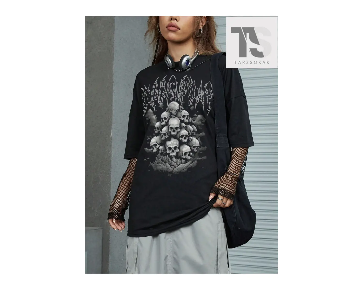 Goth Kafatası Baskılı Damla Omuz Tişört