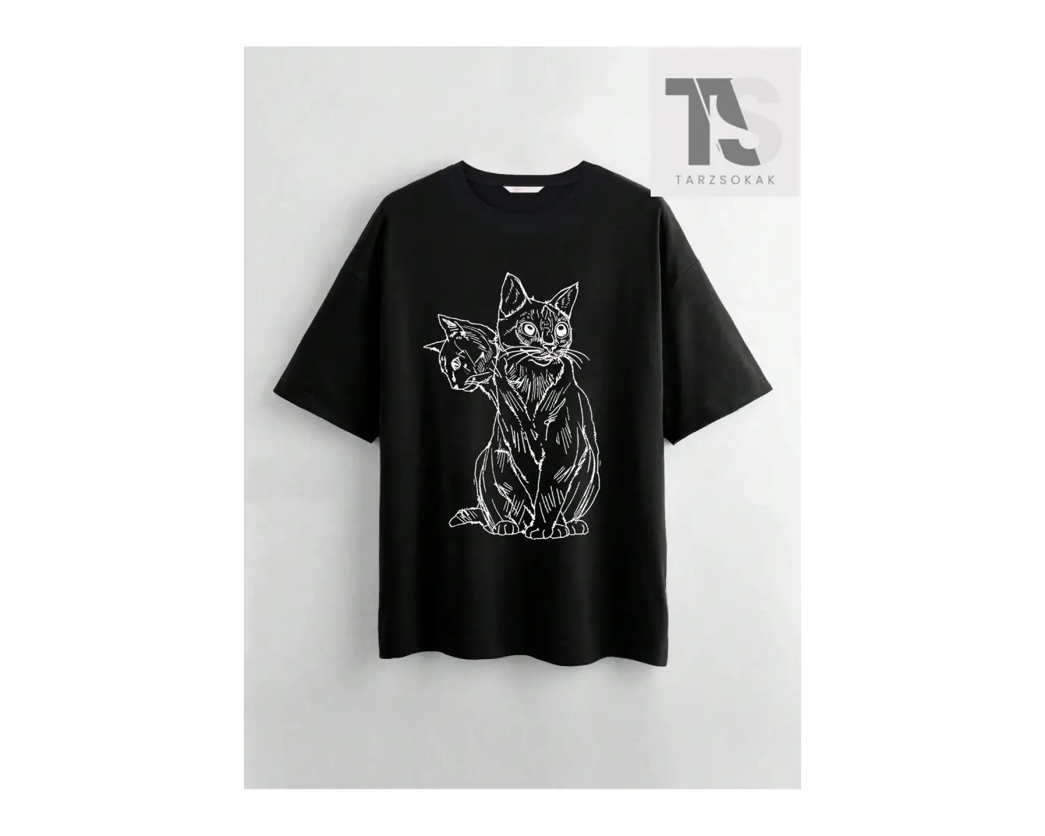 Goth Kedi Grafikli Düşük Omuzlu Tişört