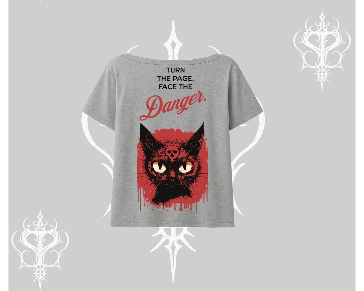 Gotik Kedi Arka Baskılı Kayık Yaka Tshirt
