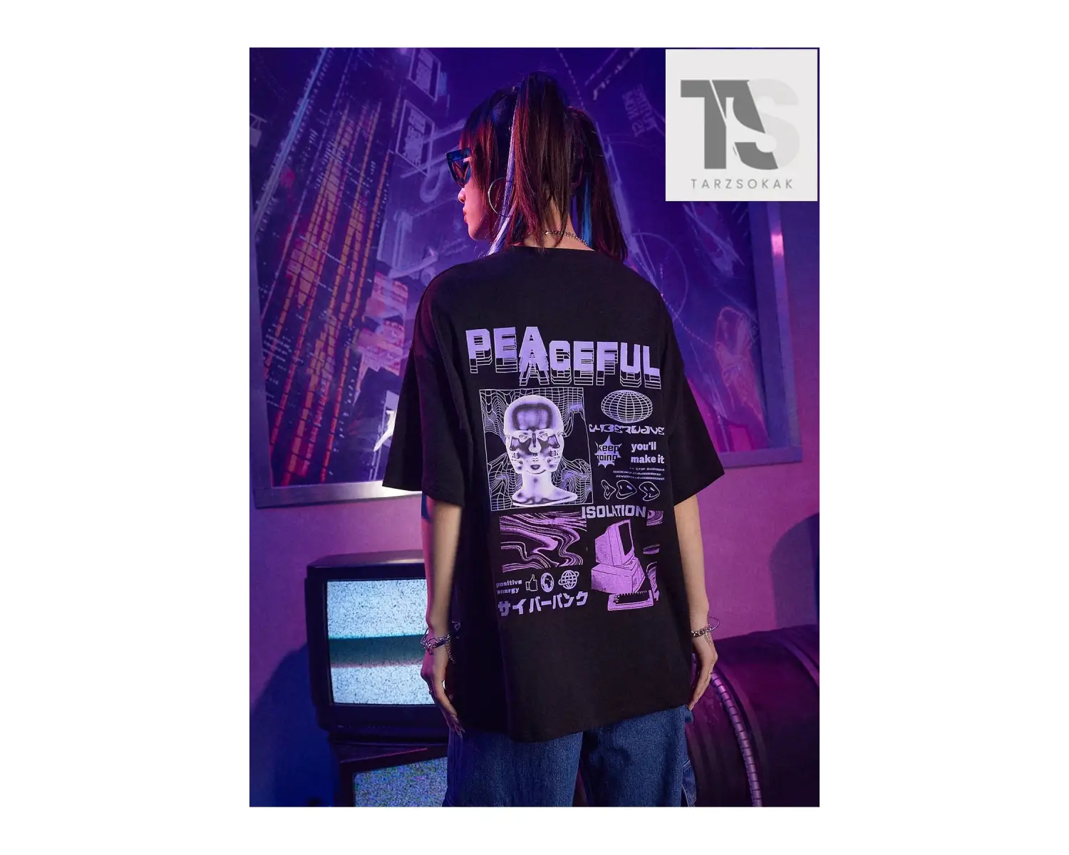 Grunge Punk Figürü ve Slogan Grafikli Düşük Omuzlu Tişört