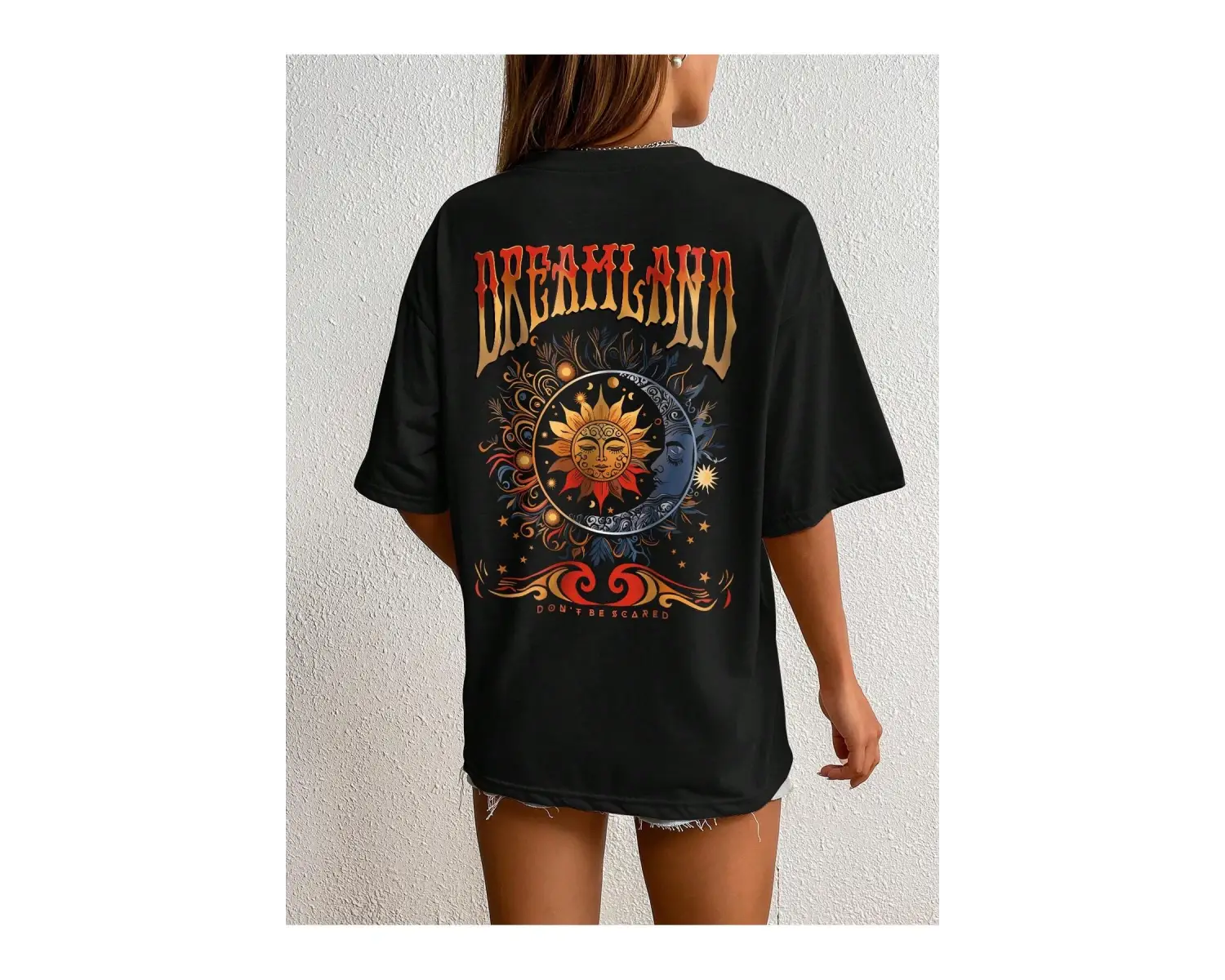 Güneş ve Harf Grafikli Düşük Omuzlu Tişört