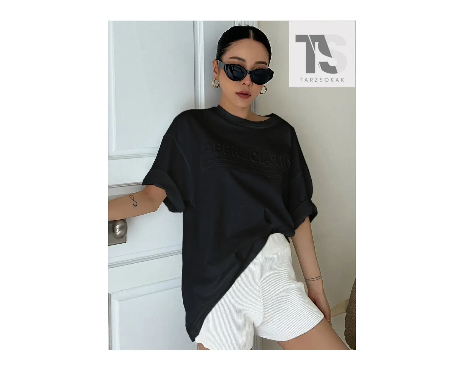 Harf Desenli Damla Omuz Tişört