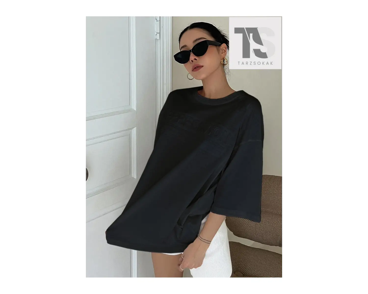 Harf Desenli Damla Omuz Tişört