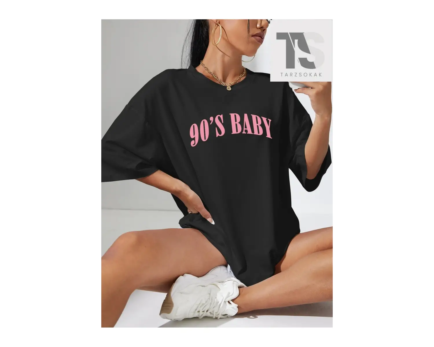 Harf Grafikli Düşük Omuzlu Tişört