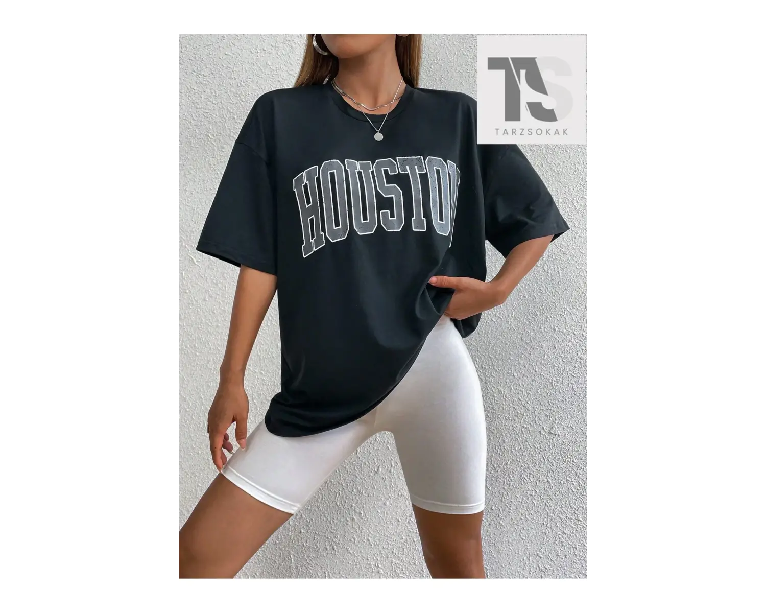 Harf Grafikli Düşük Omuzlu Tişört