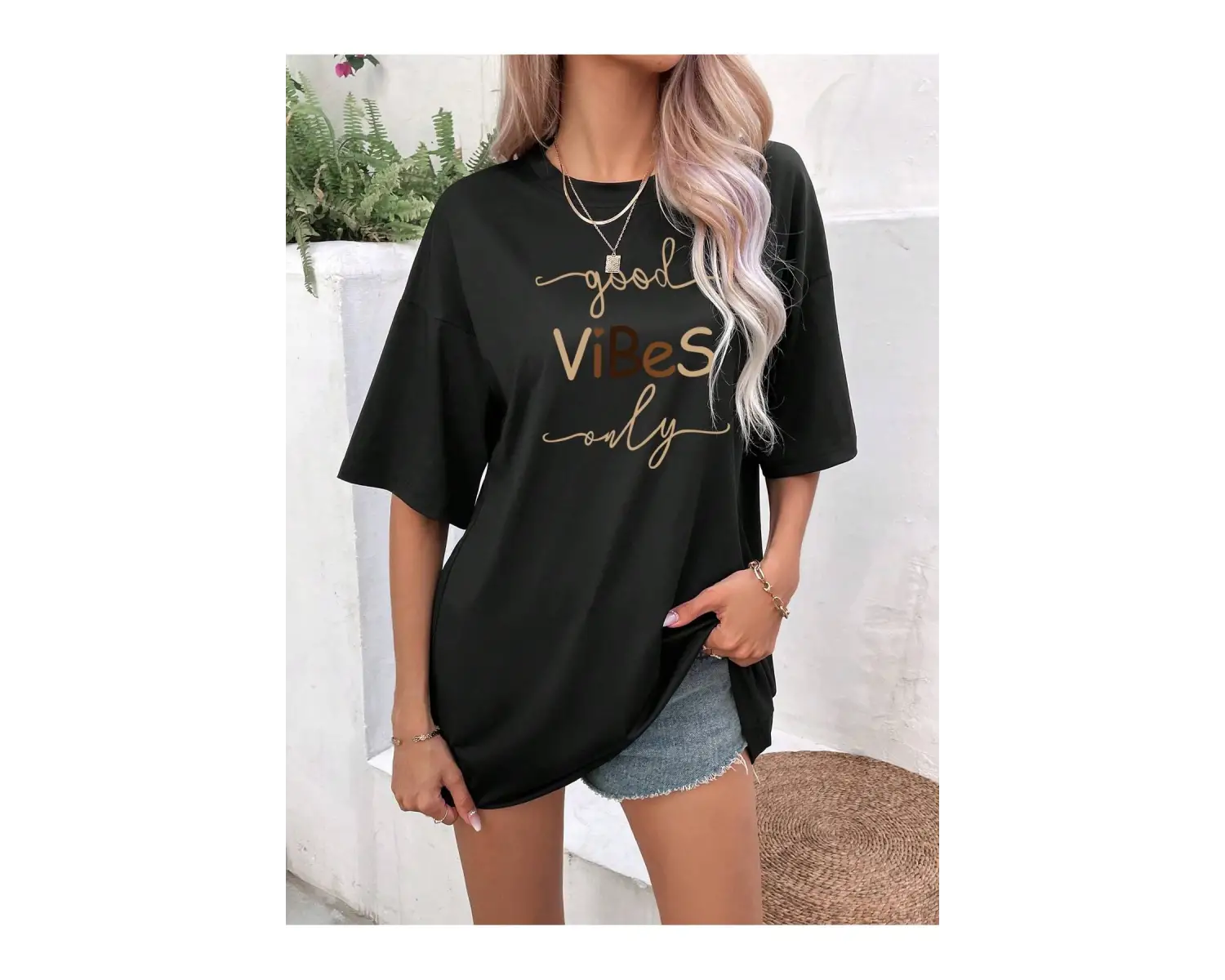 Harf Grafikli Düşük Omuzlu Tişört