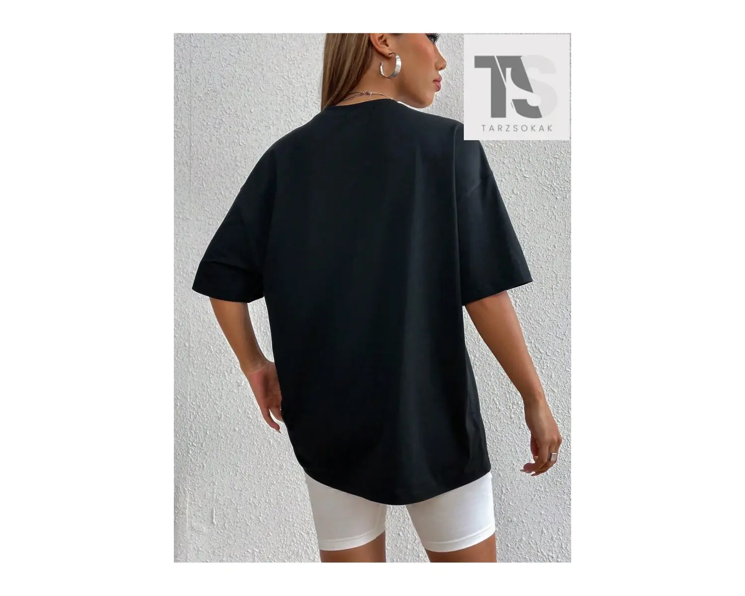 Harf Grafikli Düşük Omuzlu Tişört