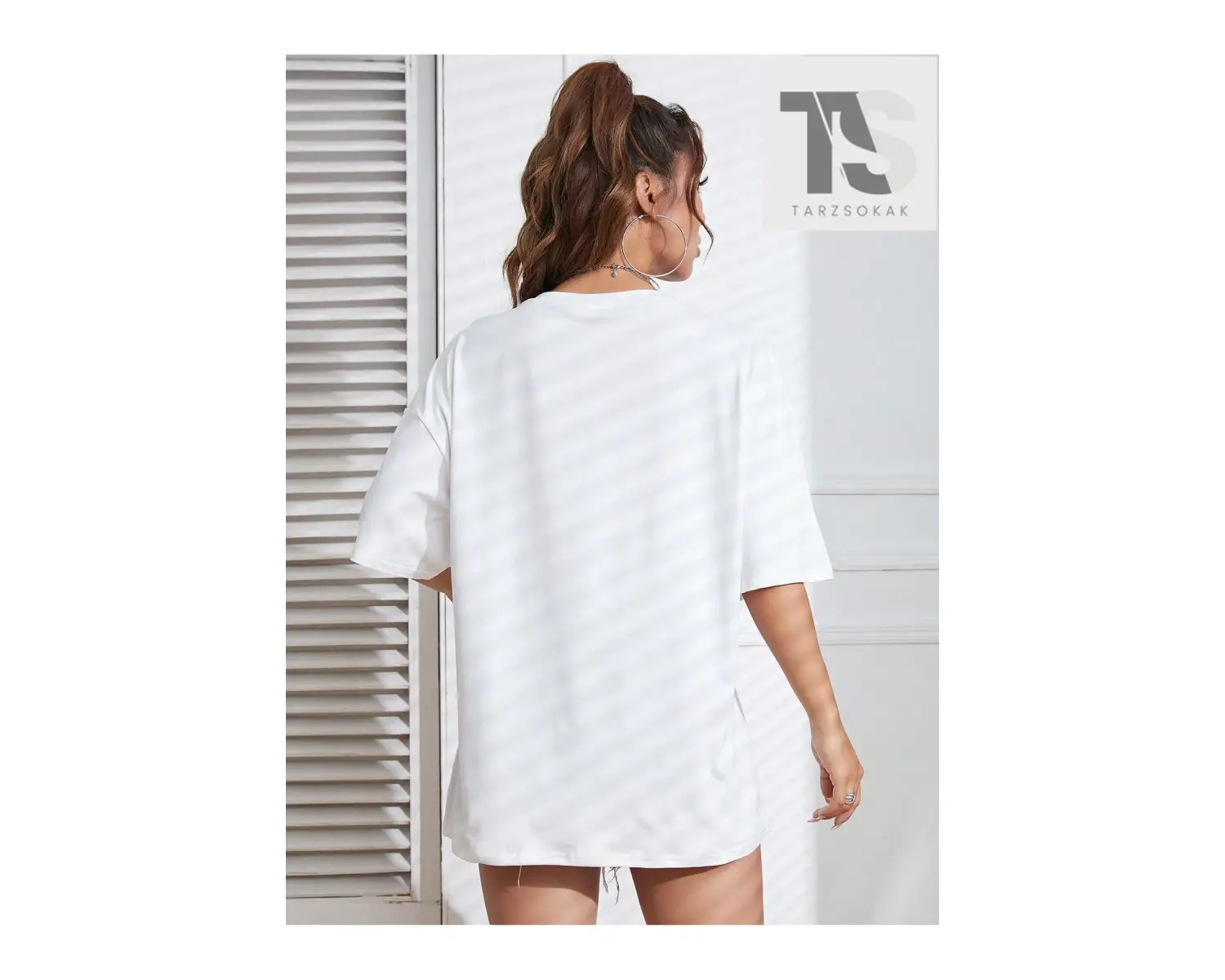 Harf Grafikli Düşük Omuzlu Tişört