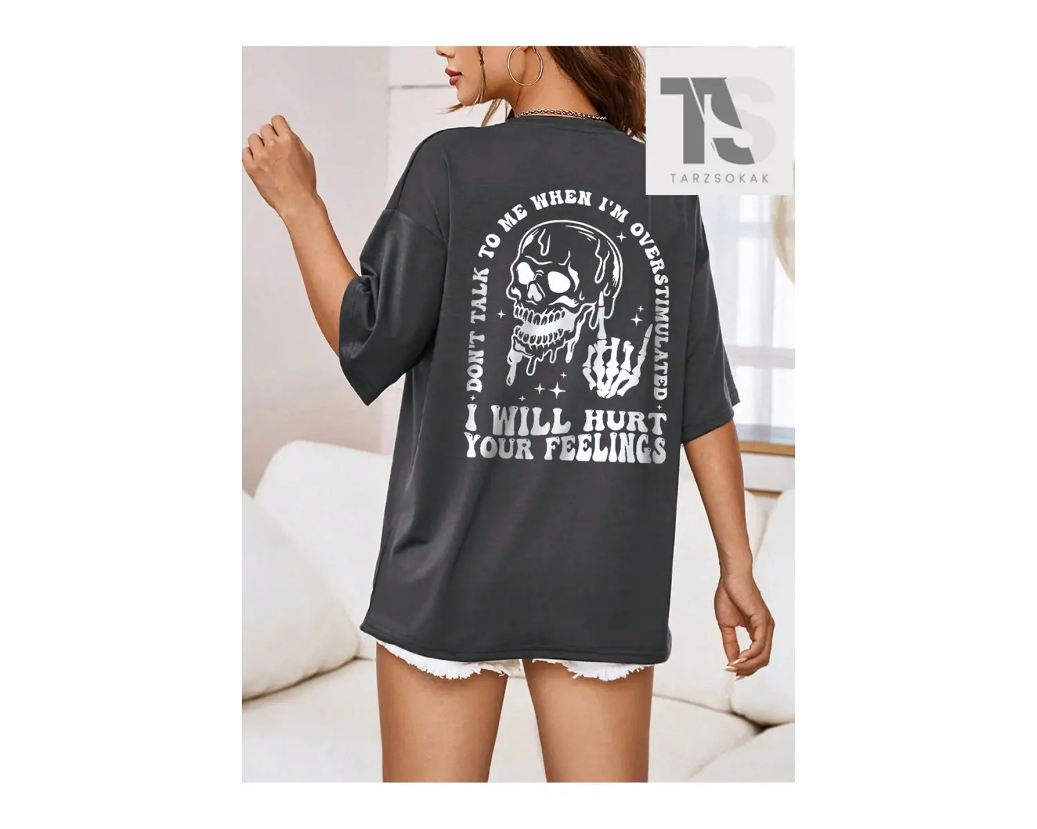 Harf Grafikli Düşük Omuzlu Tişört