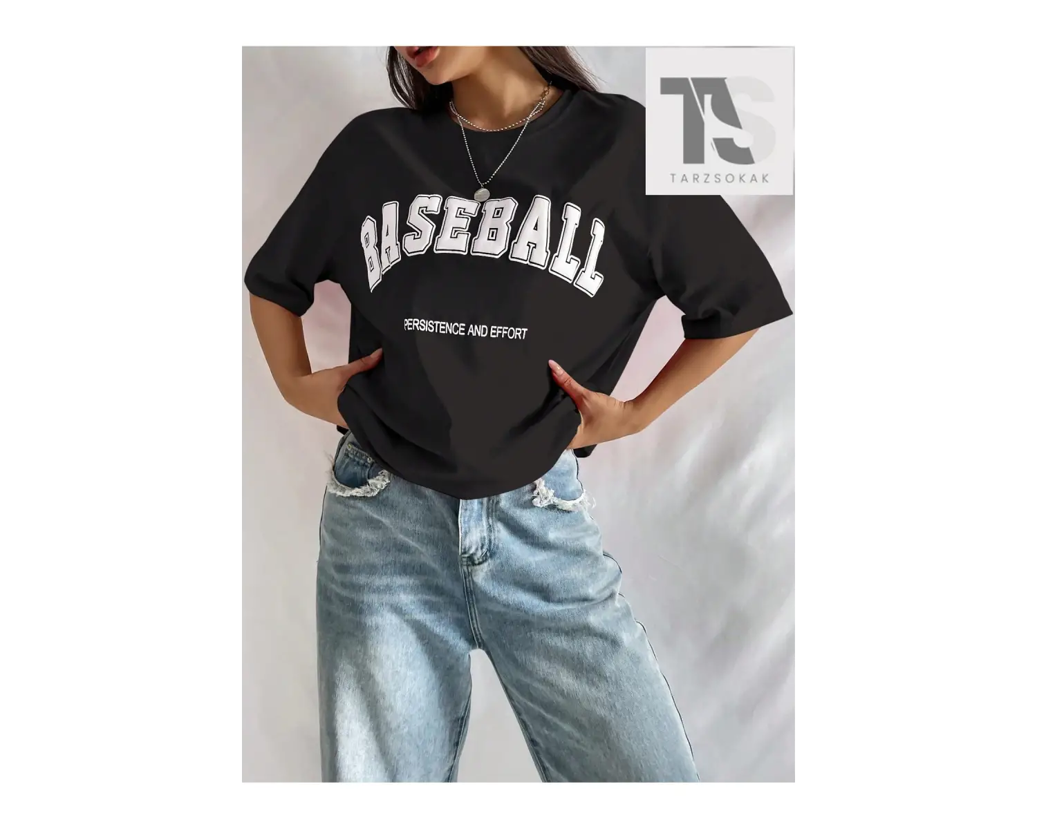Harf Grafikli Düşük Omuzlu Tişört