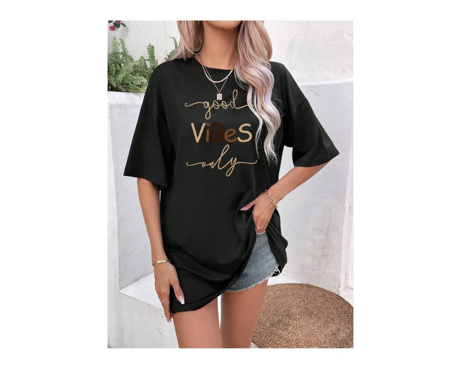 Harf Grafikli Düşük Omuzlu Tişört