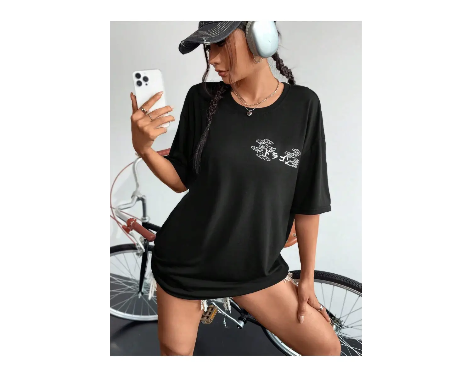 Harf Grafikli Düşük Omuzlu Tişört