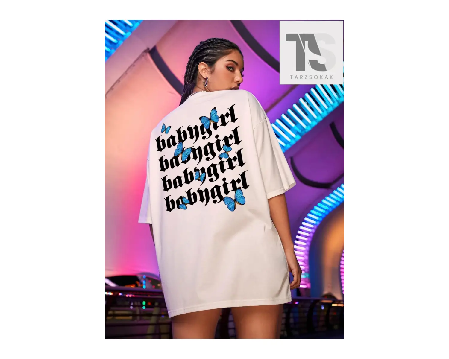 Harf ve Kelebek Desenli Oversize Tişört