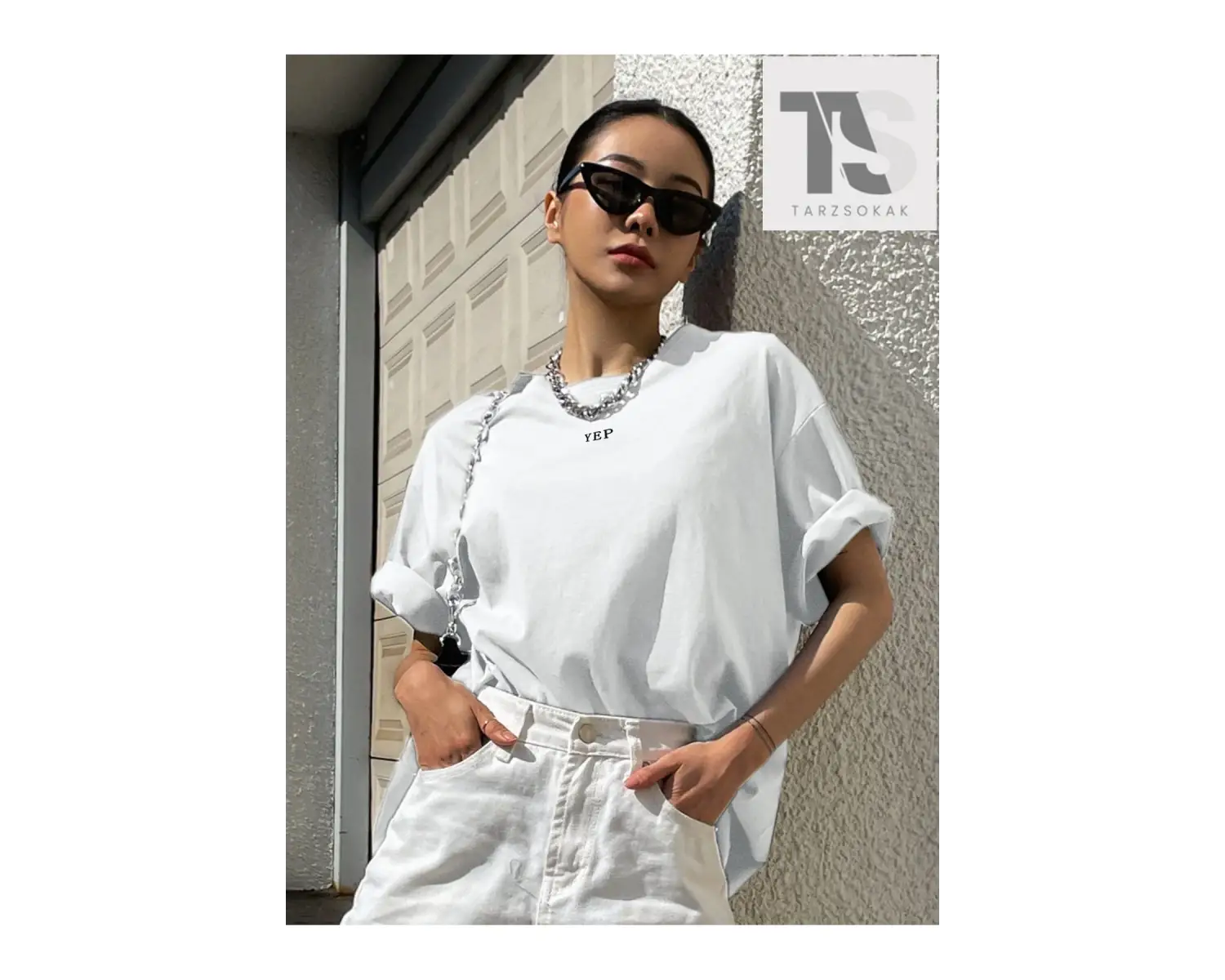 Harfli Grafik Düşük Omuzlu Tişört