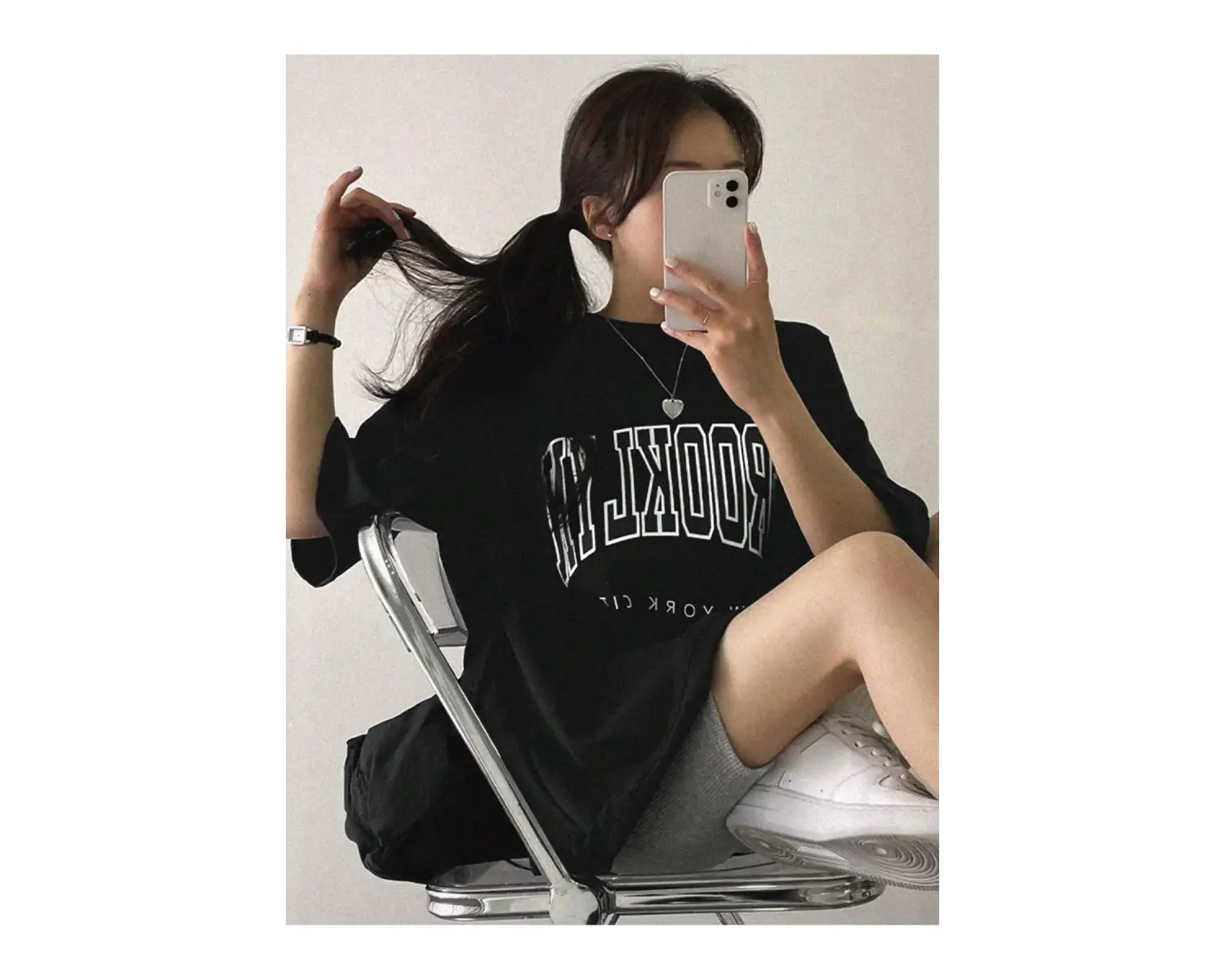 Harfli Grafik Düşük Omuzlu Tişört