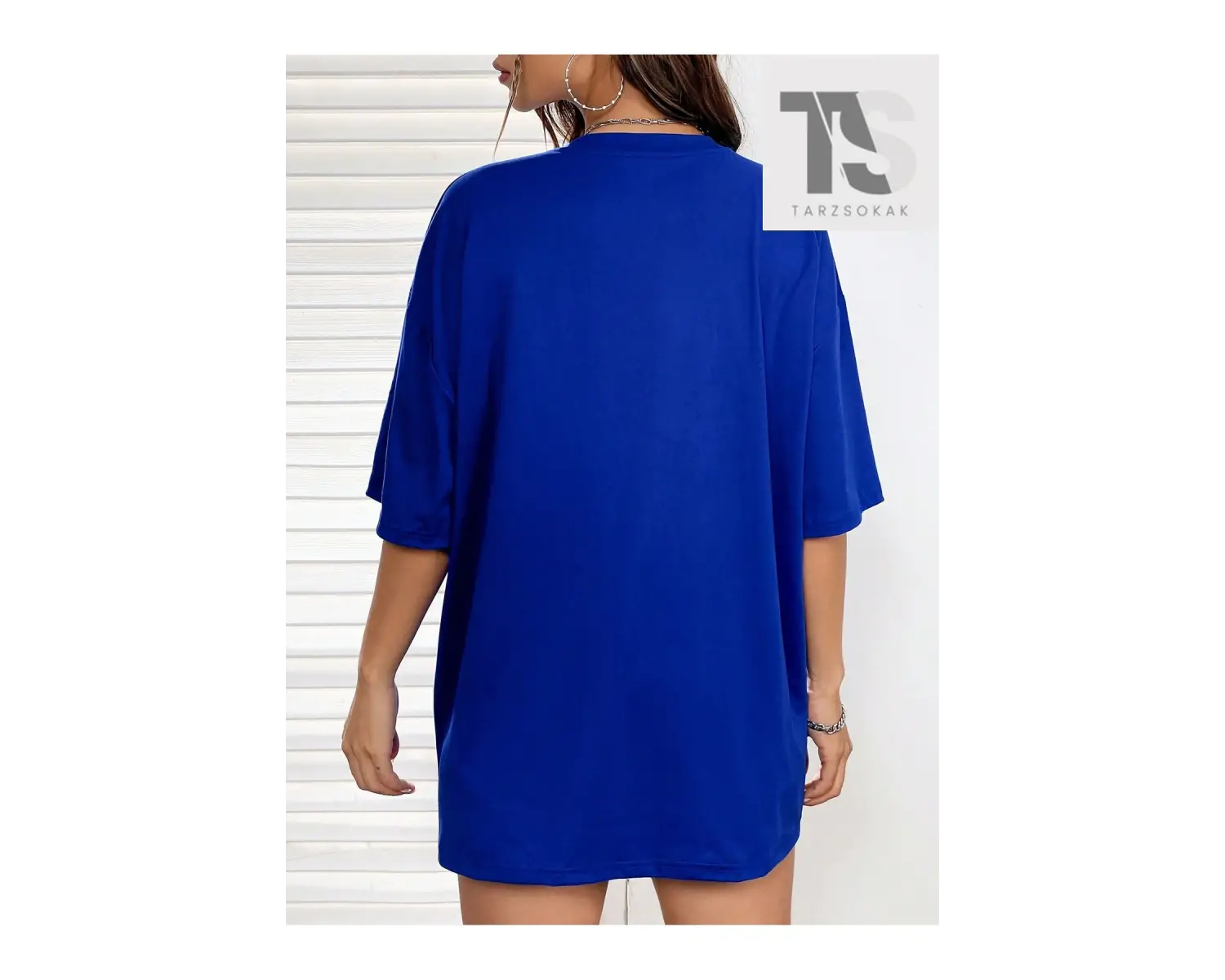 Harfli Grafik Düşük Omuzlu Tişört