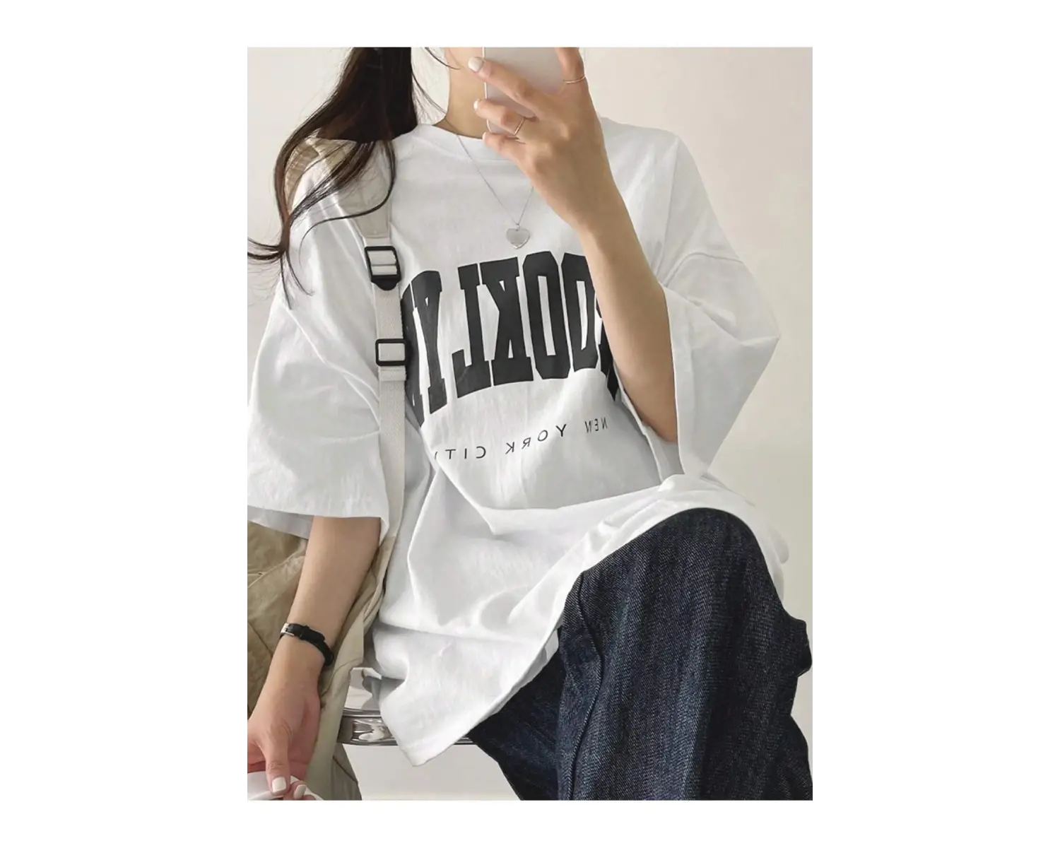 Harfli Grafik Düşük Omuzlu Tişört