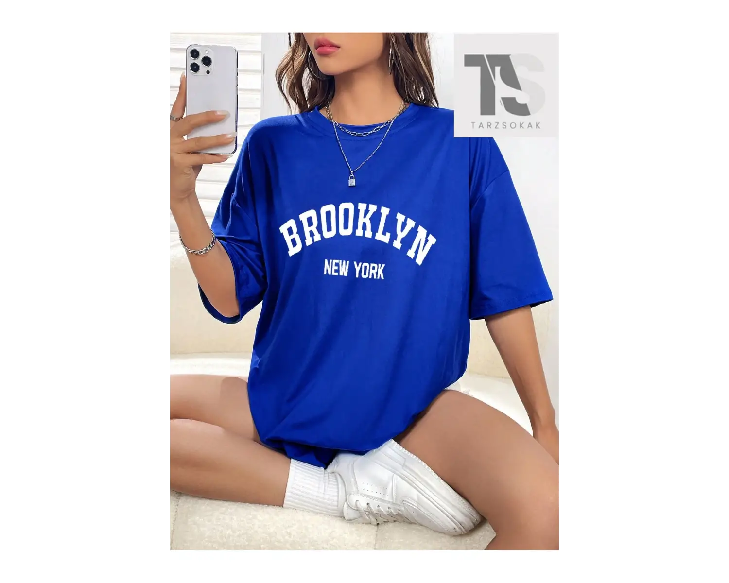 Harfli Grafik Düşük Omuzlu Tişört