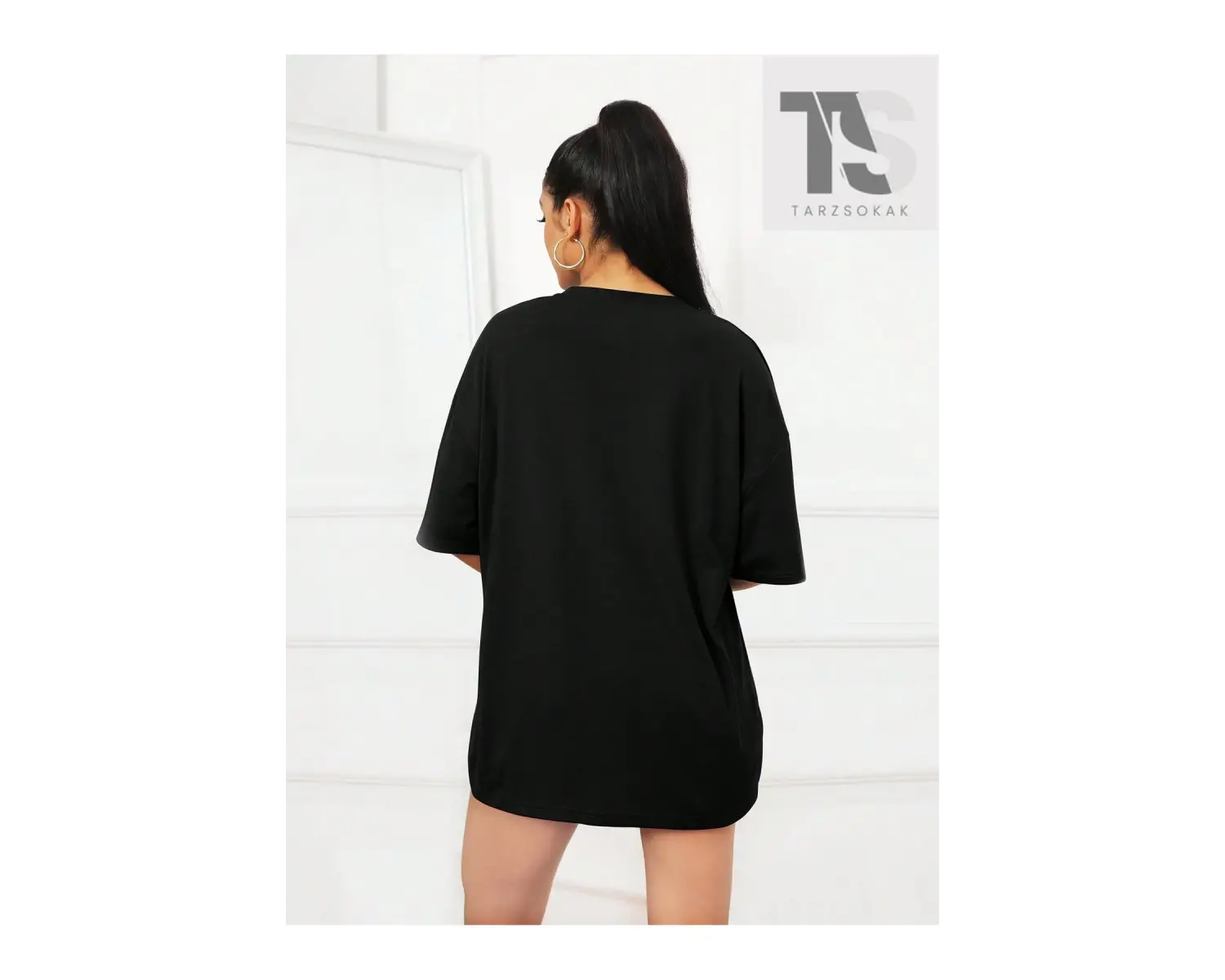 Harfli ve Grafikli Düşük Omuzlu Oversize Tişört