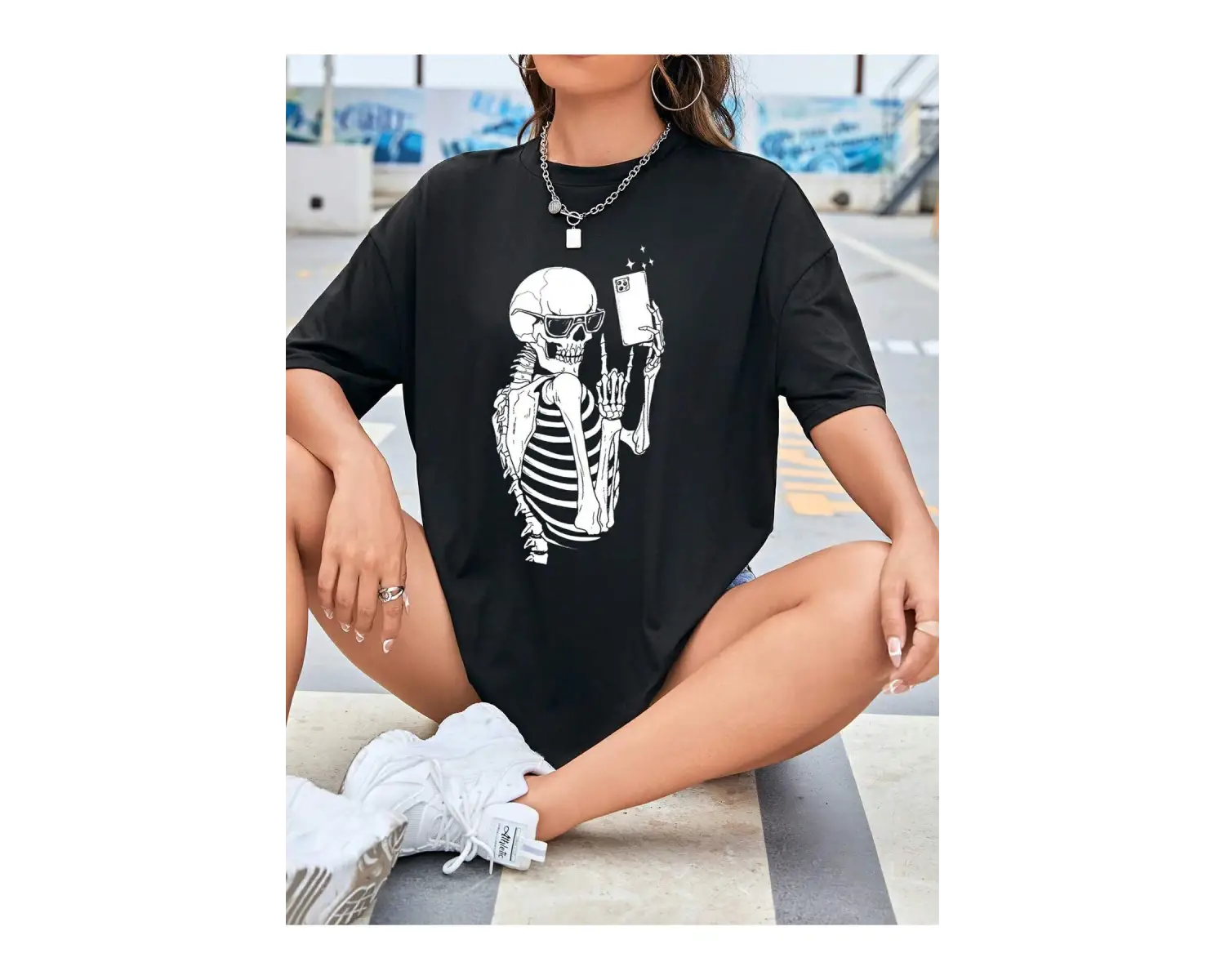 İskelet Desenli Düşük Omuzlu Tişört