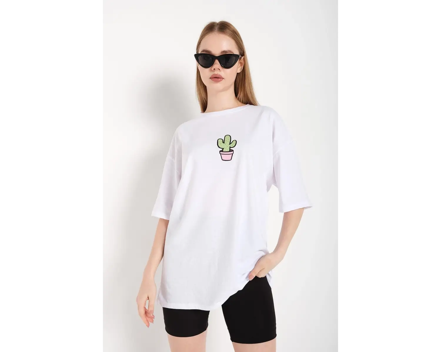 Kadın Beyaz Cactus Logo Baskılı Oversize T-shirt